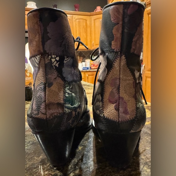 Coach Kaffe Fassett 1941 Tan MultiColor Leather Patchwork Boots Size 7.5B - Picture 6 of 11